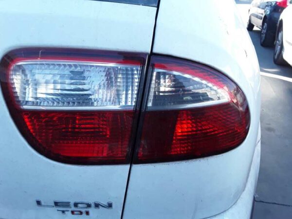 PILOTO TRASERO DERECHO SEAT LEON