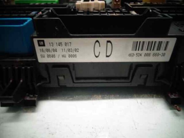 CAJA RELES / FUSIBLES OPEL ASTRA H BER.