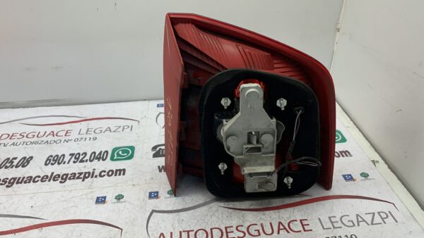 PILOTO TRASERO IZQUIERDO SKODA OCTAVIA BERLINA