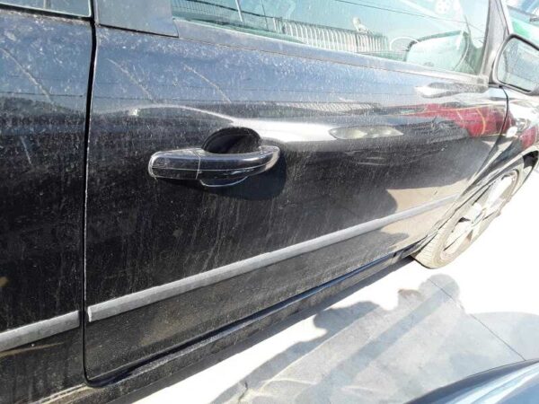 PUERTA DELANTERA DERECHA FORD FOCUS BERLINA