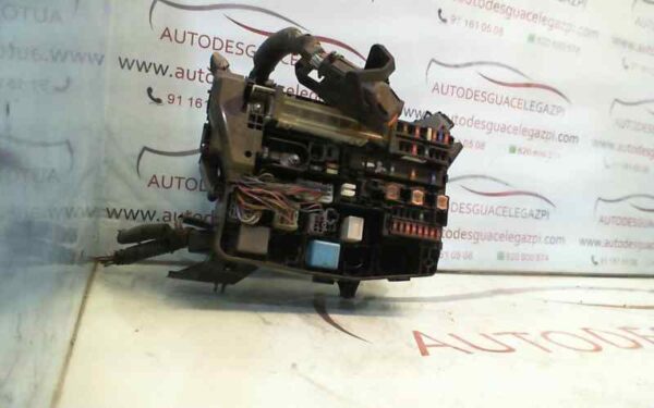 CAJA RELES / FUSIBLES TOYOTA AURIS