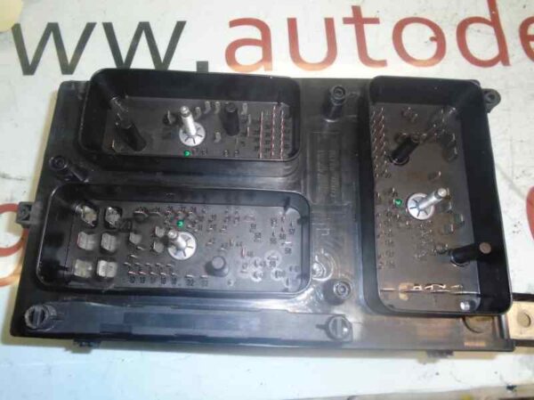CAJA RELES / FUSIBLES OPEL ASTRA H BERLINA