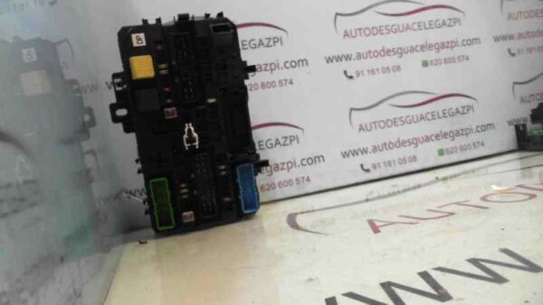 CAJA RELES / FUSIBLES OPEL ASTRA H BERLINA