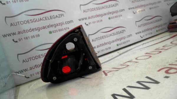 PILOTO TRASERO DERECHO SEAT LEON