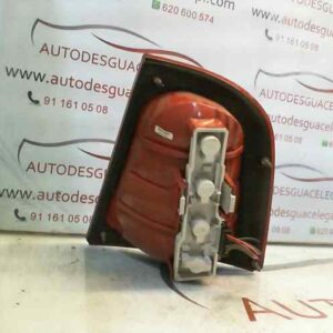 PILOTO TRASERO IZQUIERDO SKODA OCTAVIA BERLINA