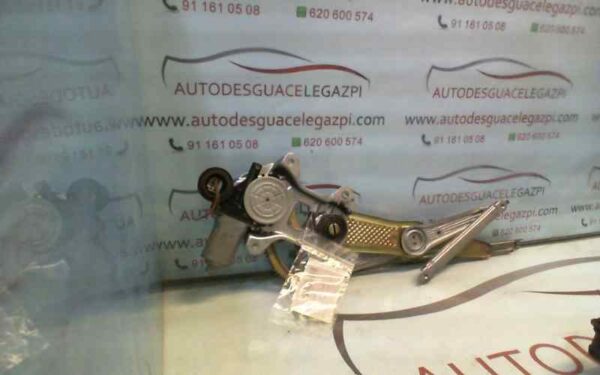 ELEVALUNAS DELANTERO IZQUIERDO TOYOTA YARIS