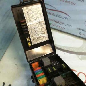 CAJA RELES / FUSIBLES FORD FOCUS BERLINA