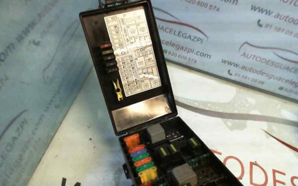CAJA RELES / FUSIBLES FORD FOCUS BERLINA