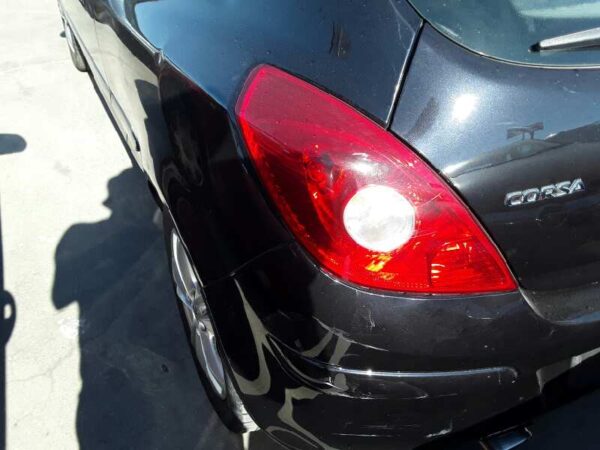PILOTO TRASERO IZQUIERDO OPEL CORSA D