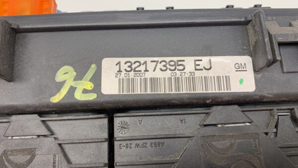 CAJA RELES / FUSIBLES OPEL CORSA D