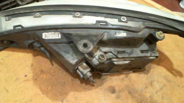 FARO IZQUIERDO FORD FOCUS BERLINA