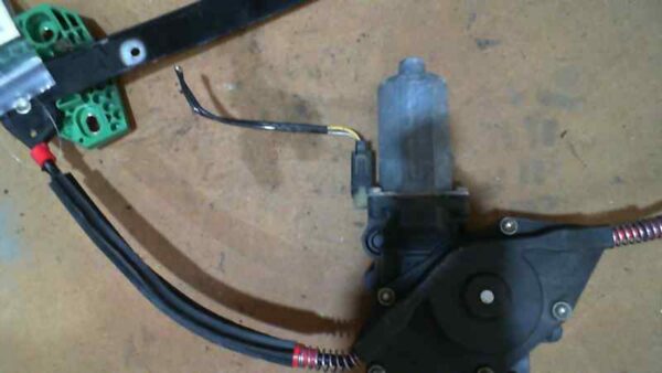 ELEVALUNAS DELANTERO DERECHO FORD KA