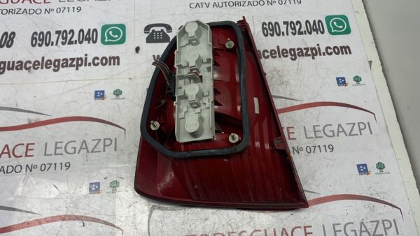 PILOTO TRASERO DERECHO SKODA SUPERB