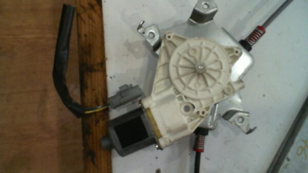 ELEVALUNAS DELANTERO IZQUIERDO NISSAN MICRA