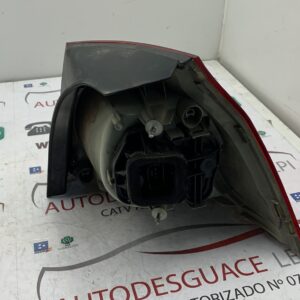 PILOTO TRASERO IZQUIERDO VOLKSWAGEN GOLF V BERLINA