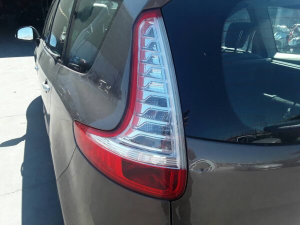 PILOTO TRASERO IZQUIERDO RENAULT SCENIC III