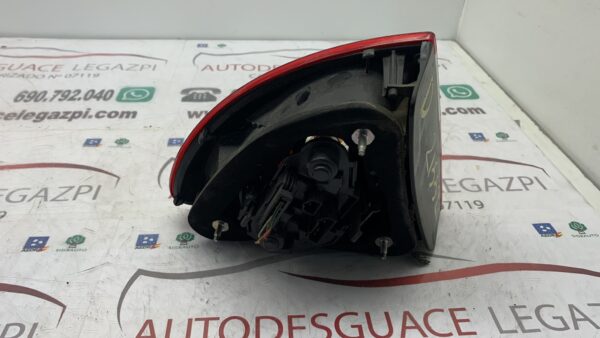 PILOTO TRASERO DERECHO SEAT LEON
