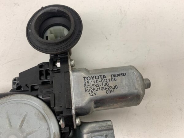 ELEVALUNAS DELANTERO DERECHO TOYOTA YARIS