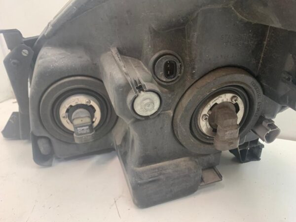 FARO DERECHO TOYOTA COROLLA VERSO