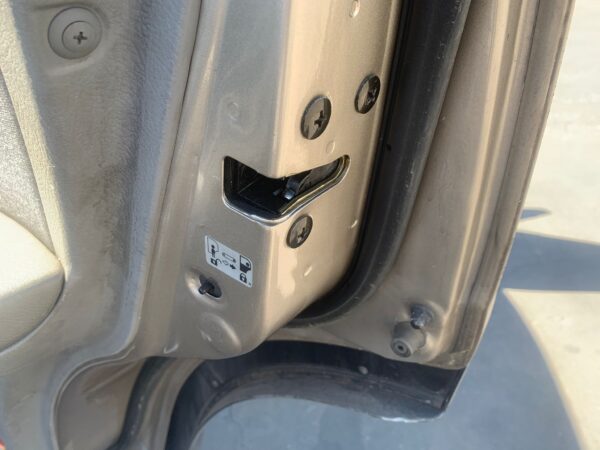 CERRADURA PUERTA DELANTERA DERECHA KIA SORENTO
