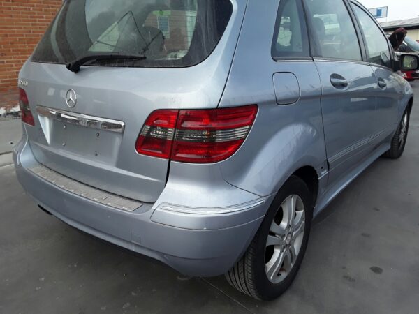 PILOTO TRASERO DERECHO MERCEDES CLASE B