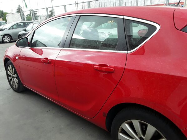 PUERTA TRASERA IZQUIERDA OPEL ASTRA J LIM.