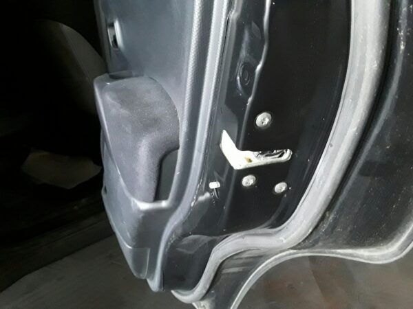 CERRADURA PUERTA TRASERA DERECHA  MITSUBISHI OUTLANDER