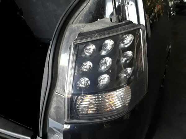 PILOTO TRASERO DERECHO MITSUBISHI OUTLANDER