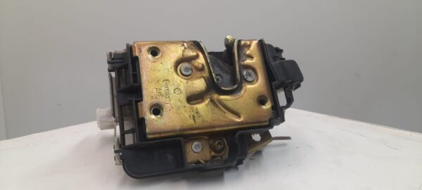 CERRADURA PUERTA DELANTERA DERECHA VOLKSWAGEN GOLF III BERLINA