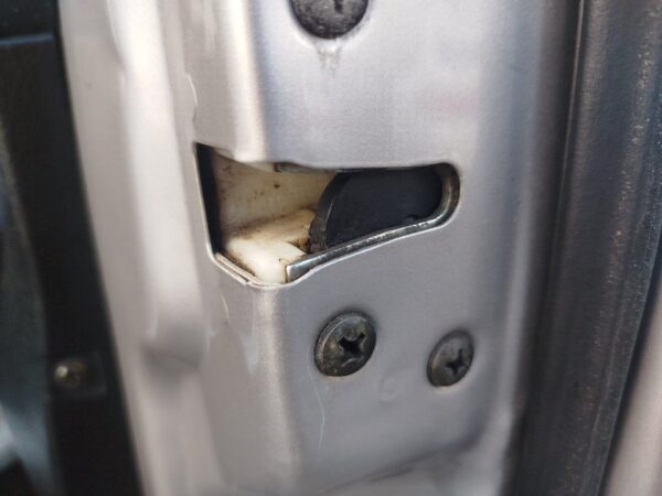 CERRADURA PUERTA DELANTERA DERECHA HYUNDAI H-1 ()