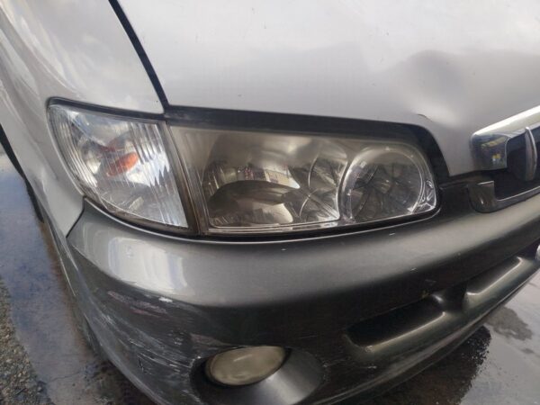 FARO DERECHO HYUNDAI H-1 ()