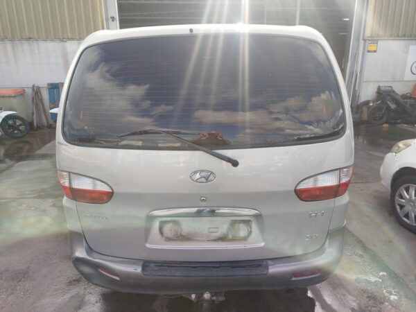 PORTON TRASERO HYUNDAI H-1 ()