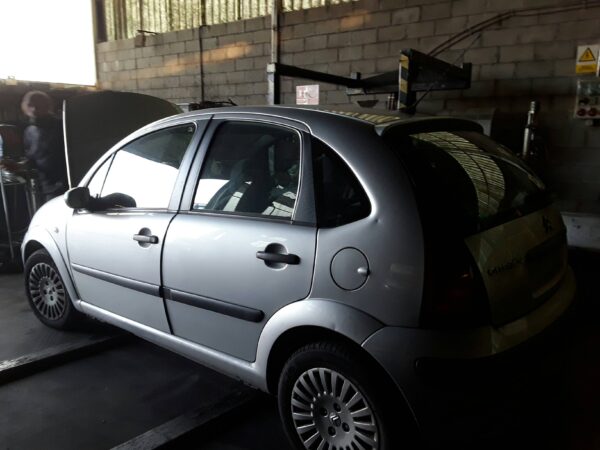 CAJA RELES / FUSIBLES CITROEN C3 - Imagen 3