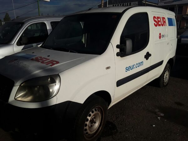 PILOTO TRASERO DERECHO FIAT DOBLO - Imagen 4
