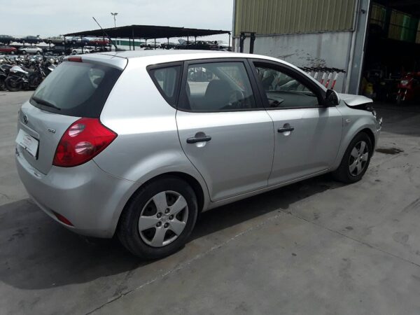 PILOTO TRASERO IZQUIERDO KIA CEE'D - Imagen 3