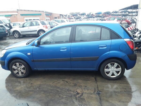 PILOTO TRASERO IZQUIERDO KIA RIO - Imagen 4