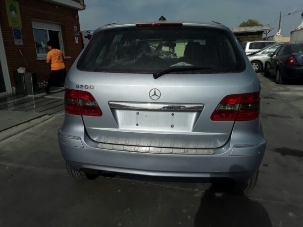 PILOTO TRASERO DERECHO INTERIOR MERCEDES CLASE B - Imagen 3