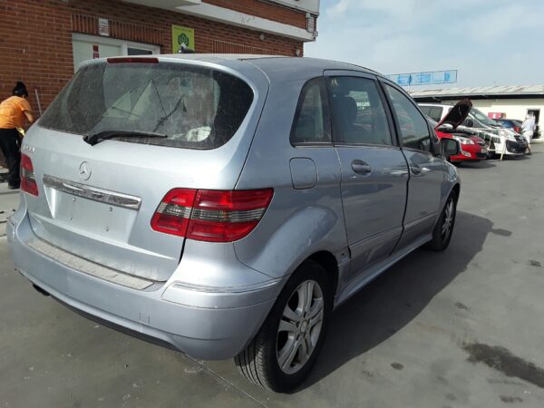 RADIADOR AGUA MERCEDES CLASE B - Imagen 3