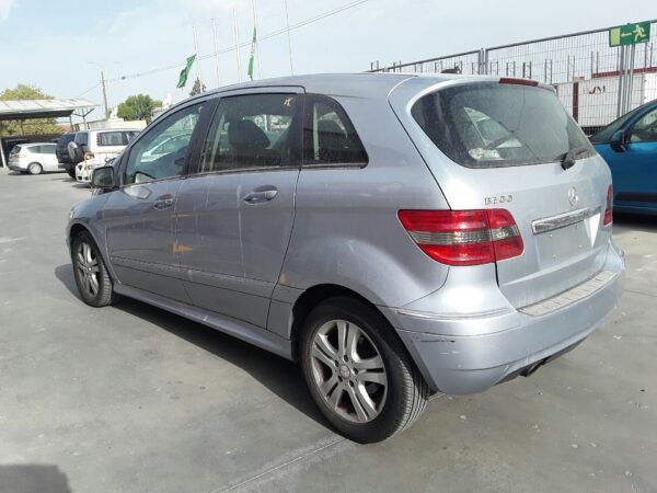 PILOTO TRASERO DERECHO INTERIOR MERCEDES CLASE B - Imagen 4