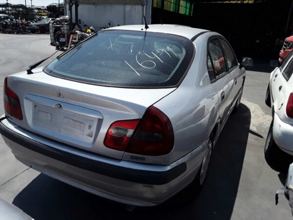 CAJA RELES / FUSIBLES MITSUBISHI CARISMA BERLINA 5 - Imagen 3