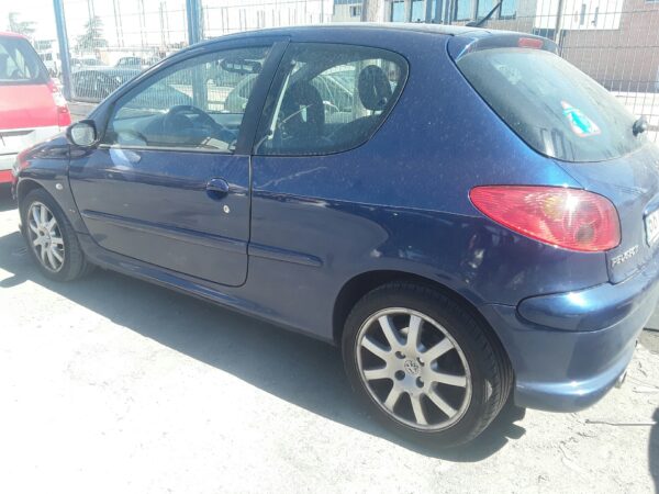 PARAGOLPES TRASERO PEUGEOT 206 BERLINA - Imagen 3