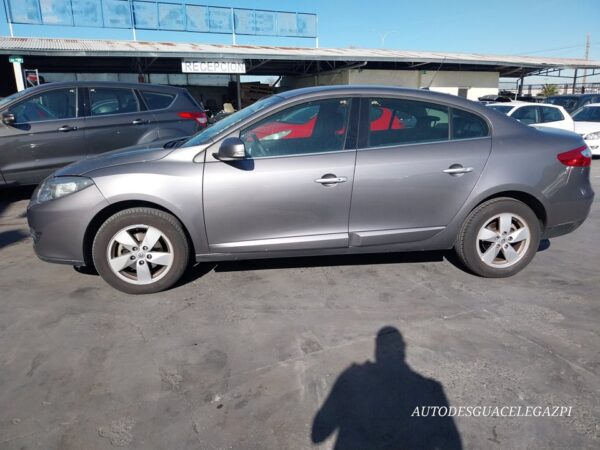 PILOTO TRASERO IZQUIERDO RENAULT FLUENCE - Imagen 3