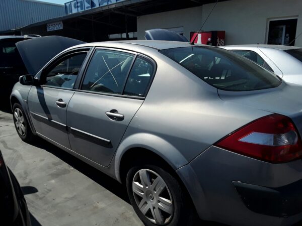 PILOTO TRASERO IZQUIERDO RENAULT MEGANE II BERLINA 3P - Imagen 2