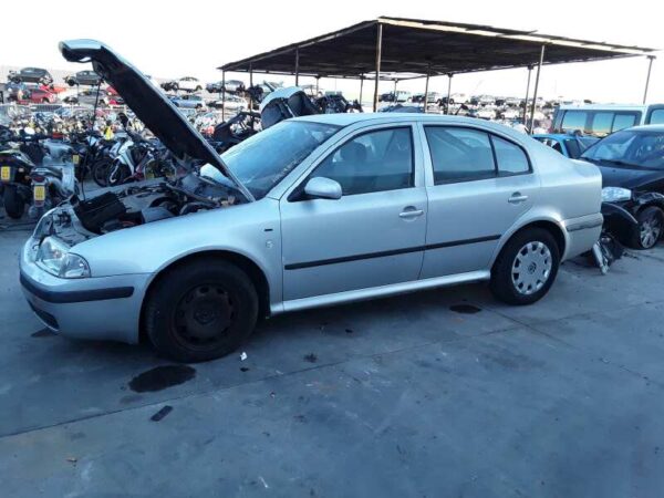 PILOTO TRASERO IZQUIERDO SKODA OCTAVIA BERLINA - Imagen 2