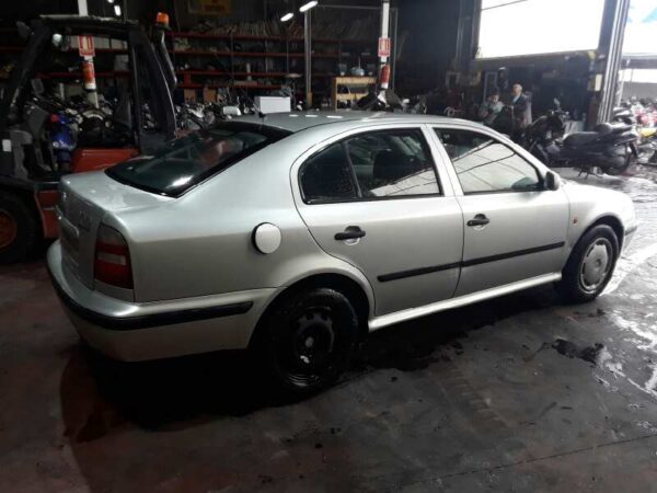 CONDENSADOR / RADIADOR  AIRE ACONDICIONADO SKODA OCTAVIA BERLINA - Imagen 3