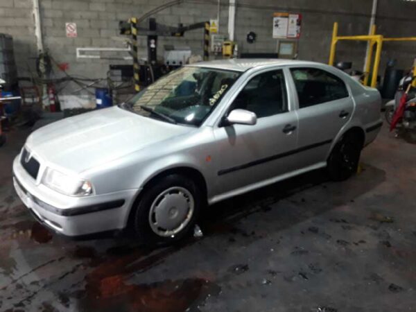 CONDENSADOR / RADIADOR  AIRE ACONDICIONADO SKODA OCTAVIA BERLINA - Imagen 5