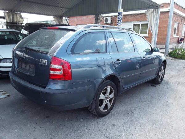 PILOTO TRASERO IZQUIERDO SKODA OCTAVIA BERLINA - Imagen 3