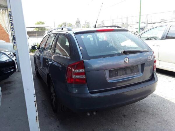 PILOTO TRASERO IZQUIERDO SKODA OCTAVIA BERLINA - Imagen 4