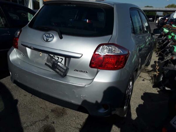 CAJA RELES / FUSIBLES TOYOTA AURIS - Imagen 4