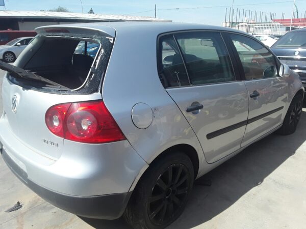 PILOTO TRASERO IZQUIERDO VOLKSWAGEN GOLF V BERLINA - Imagen 4